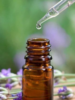 U nás na stránkách si můžete zakoupit kvalitní masážní oleje: • Základní přírodní olej • Levandulový olej – pro uklidnění...